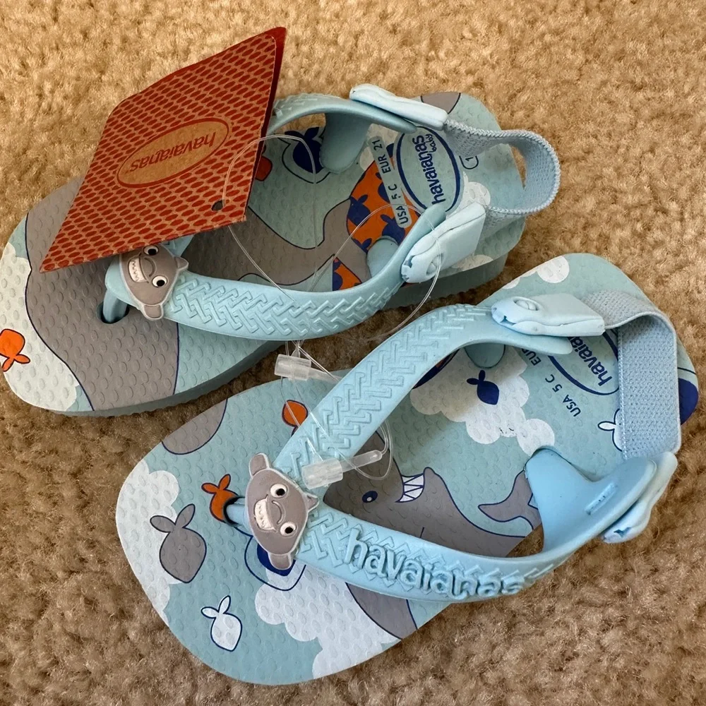 NWT Havaianas Baby Shark Sandals Size 5C